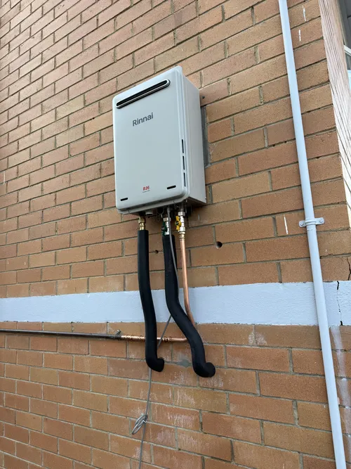 rinnai instant hot water system on brisbane home